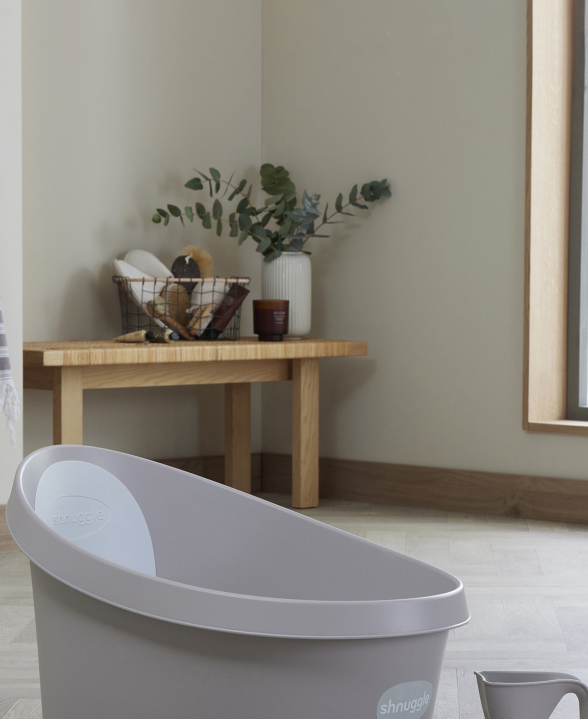 Shnuggle Baby Boys' and Girls' Ergonomic Foam Backrest Bath Tub