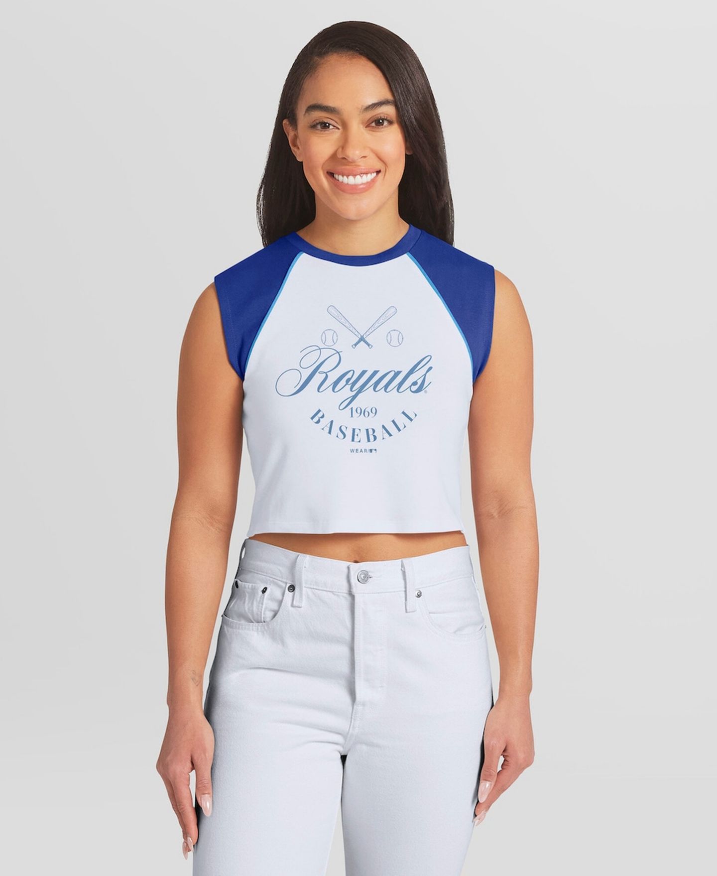 Женский топ WEAR by Erin Andrews White Kansas City Royals Cooperstown Cropped Raglan — фото 1