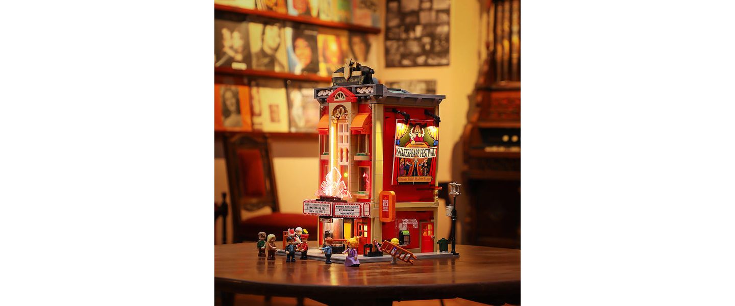 Детский конструктор Lumibricks Lighted Balcony Theatre 2445-Piece Building Set, Ages 18+ — фото 2