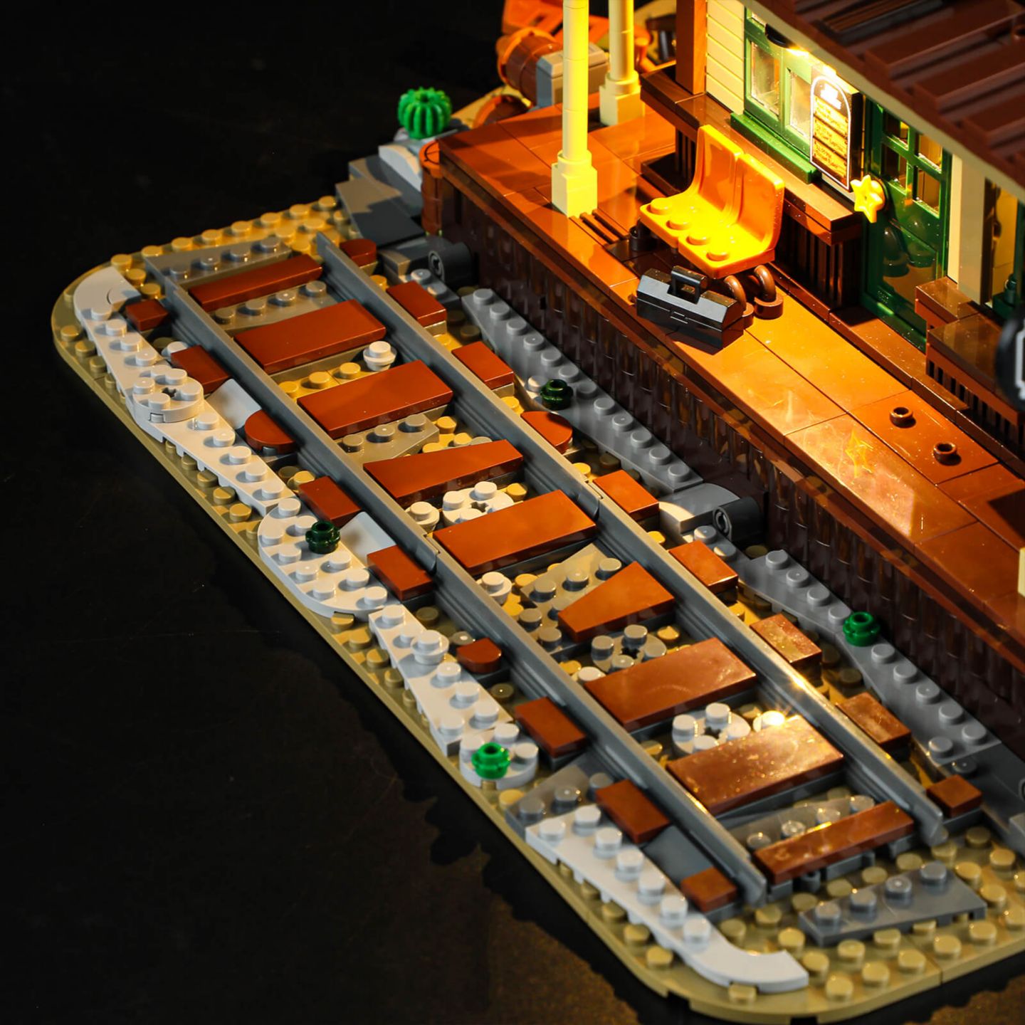 Детский конструктор Lumibricks Steampunk LED Light Western Train Station 1,843-Piece Building Set, Ages 16+ — фото 8