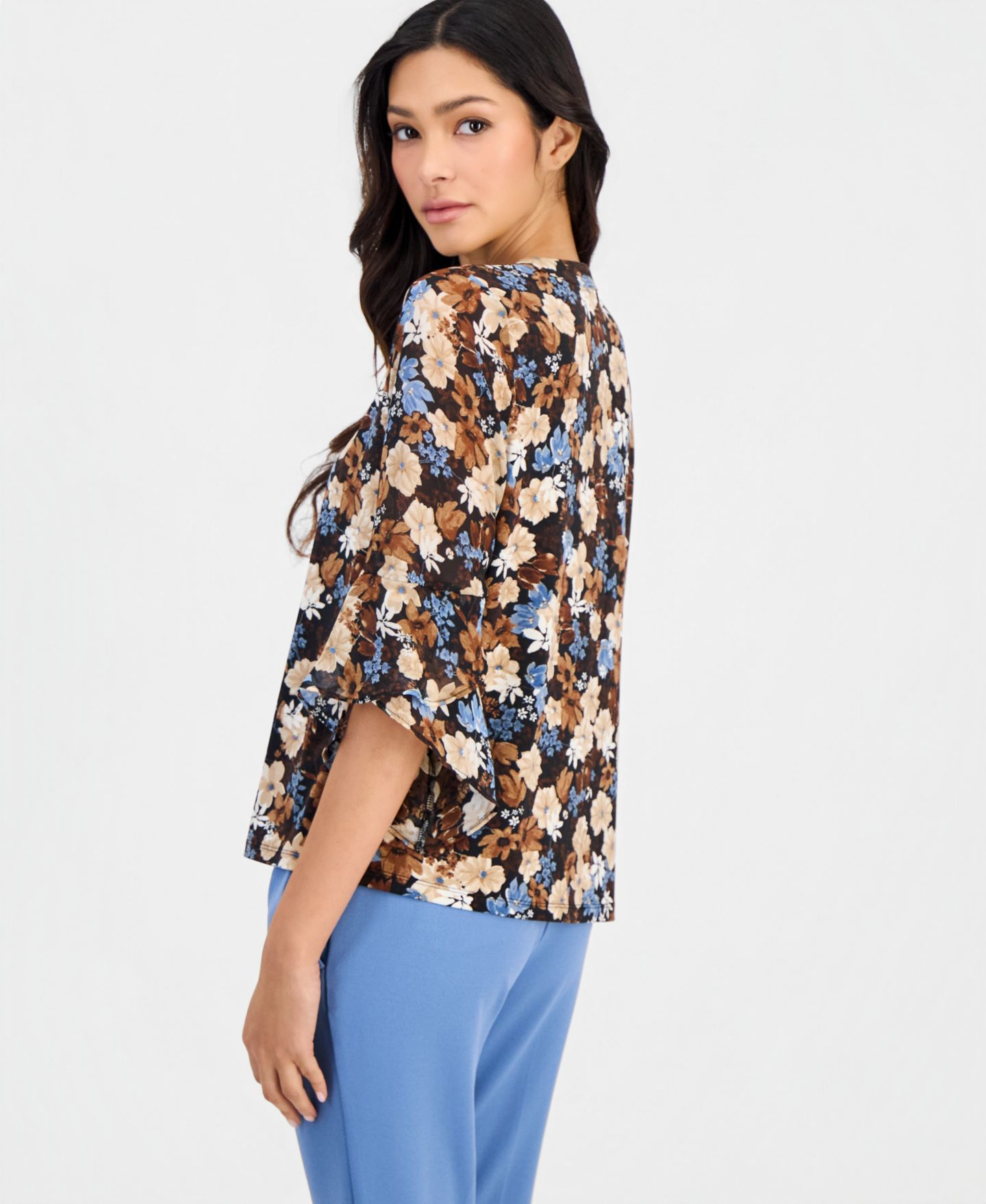 Женский топ Anne Klein Essentials Petite Floral-Print Split-Neck Bell-Sleeve Top, цвет: Чёрный разноцветный — фото 3