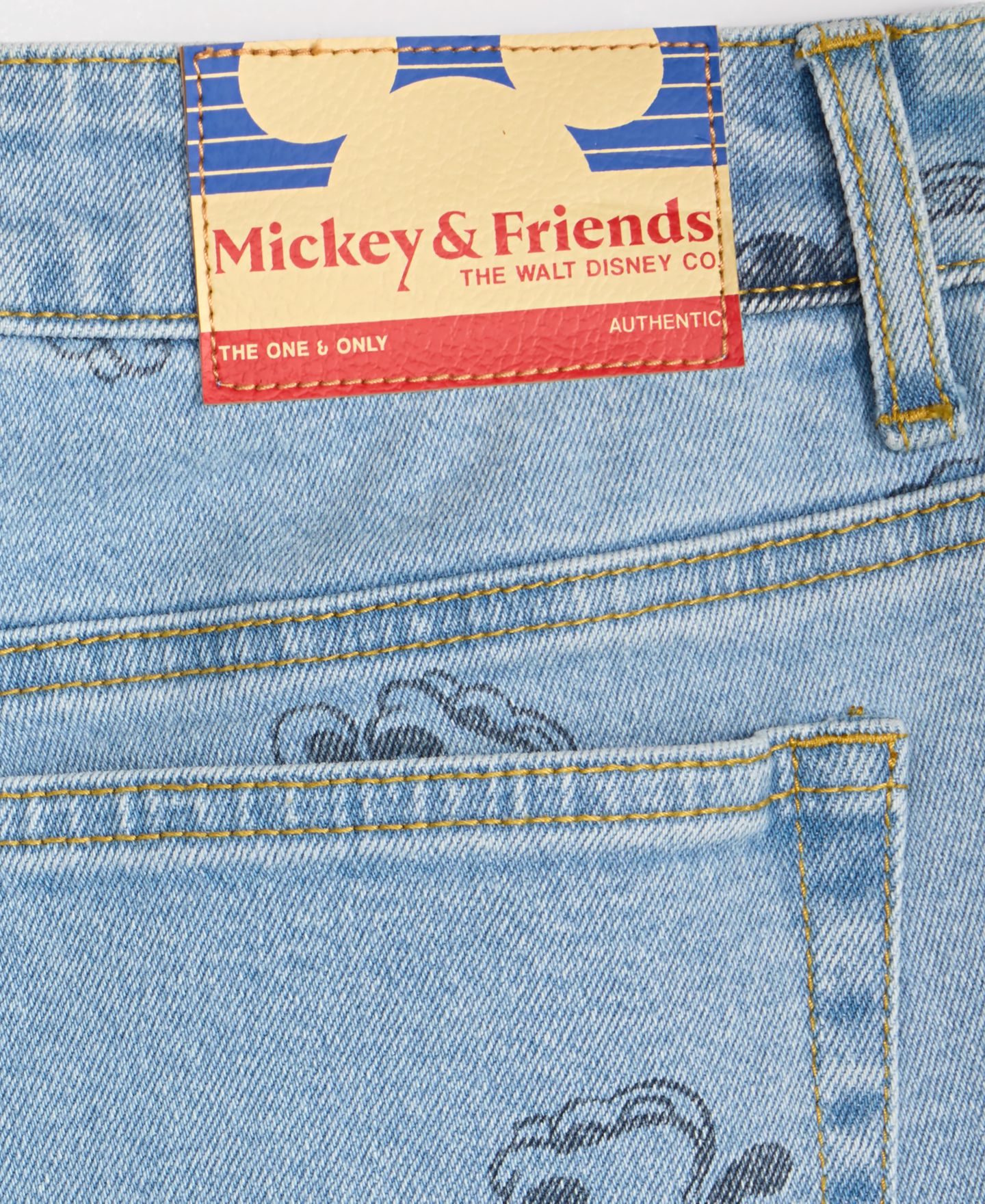 Женские джинсы Disney | Macy's Plus Size Mickey & Friends Printed Wide Leg Denim Jeans — фото 5