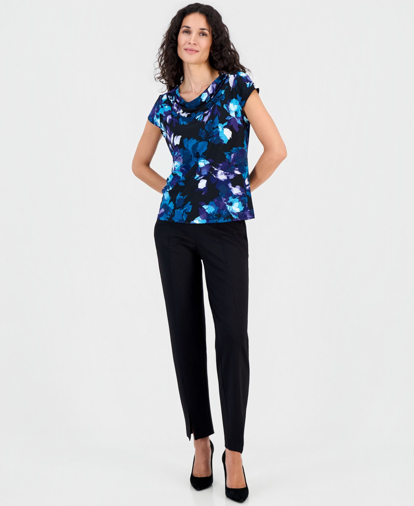 Женская блузка Kasper Printed Cowl-Neck Cap-Sleeve Blouse, цвет: Чёрный разноцветный — фото 2