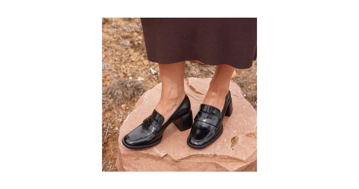 Eos Footwear Women's Chance Loafer
