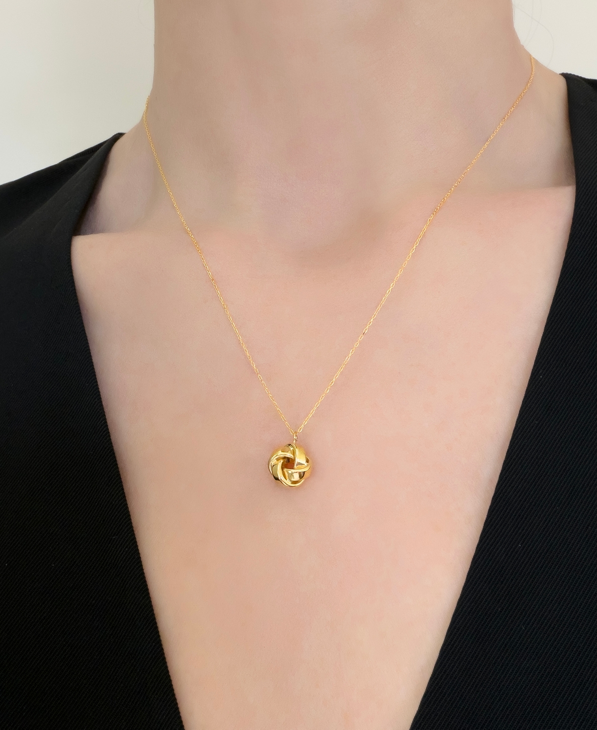 Italian Gold Love Knot 18" Pendant Necklace in 14k Gold