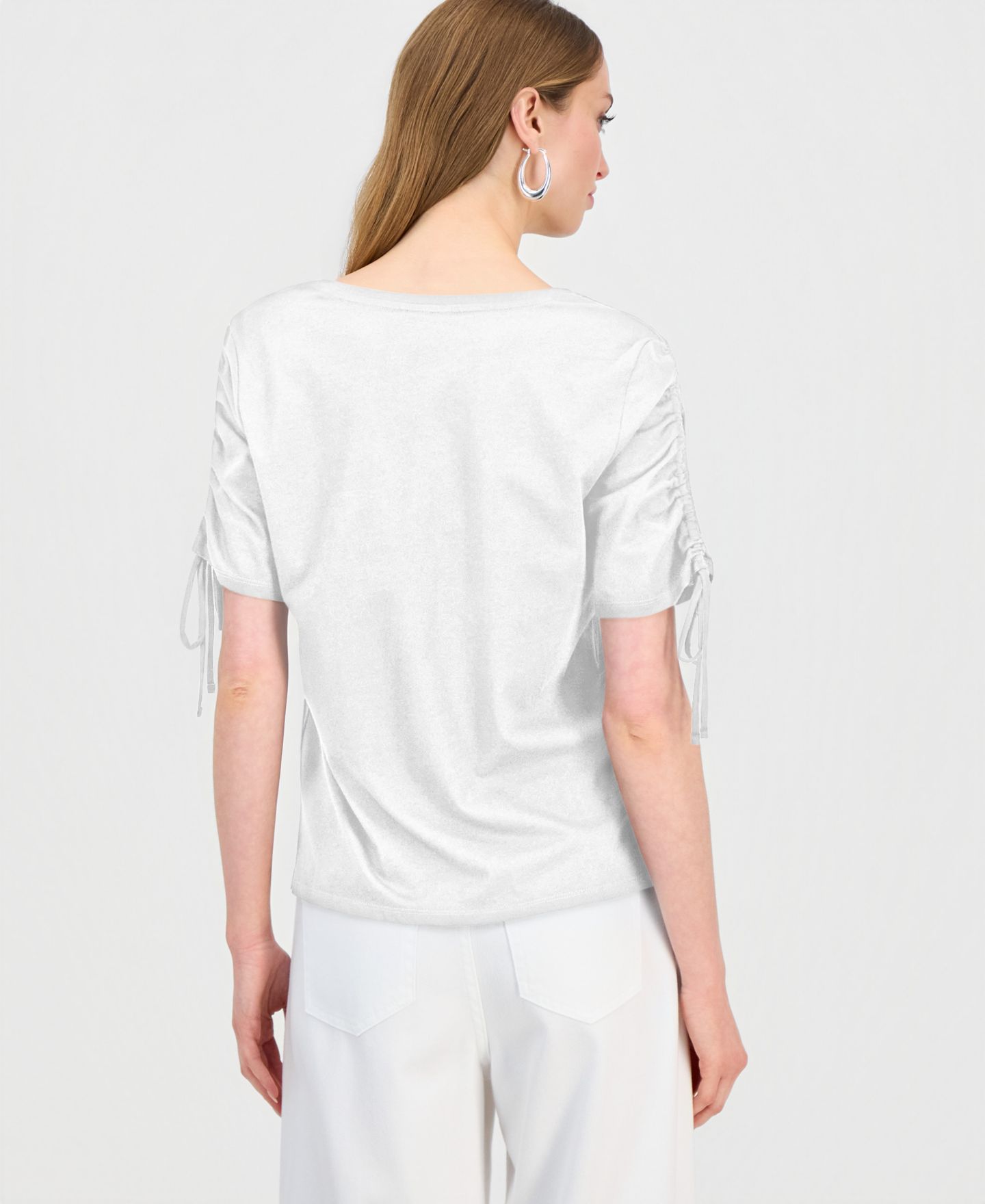 Женская футболка I.N.C. International Concepts Ruched-Sleeve V-Neck Cotton, цвет: Яркий белый — фото 3