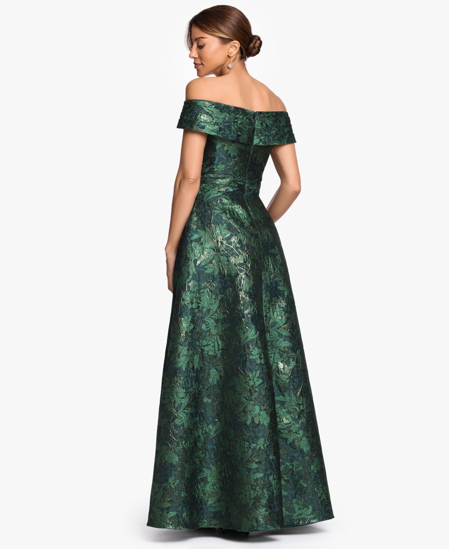 Женское платье XSCAPE Off-The-Shoulder Brocade Print Ball Gown, цвет: Зелёный / Золотой — фото 4
