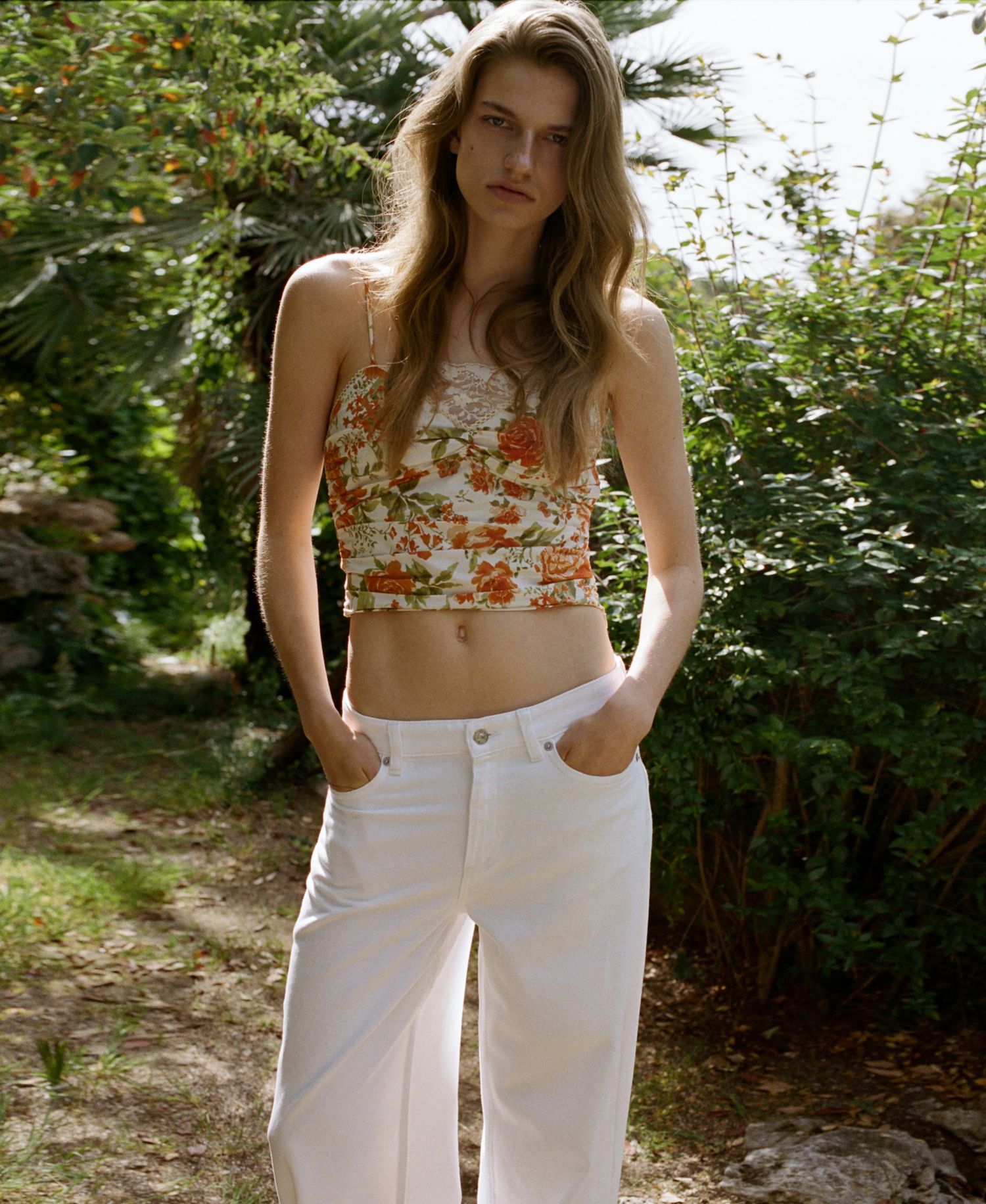 Women's Low-Rise Wideleg Jeans