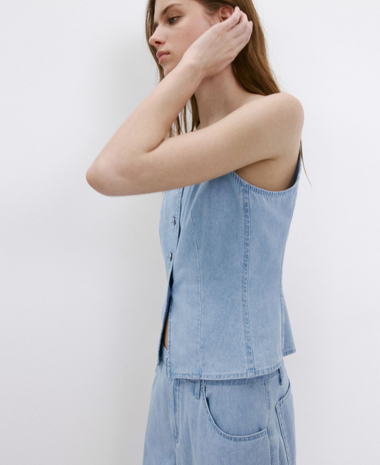 Женский жилет Mango Buttoned Denim, цвет: Светлый синий — фото 7