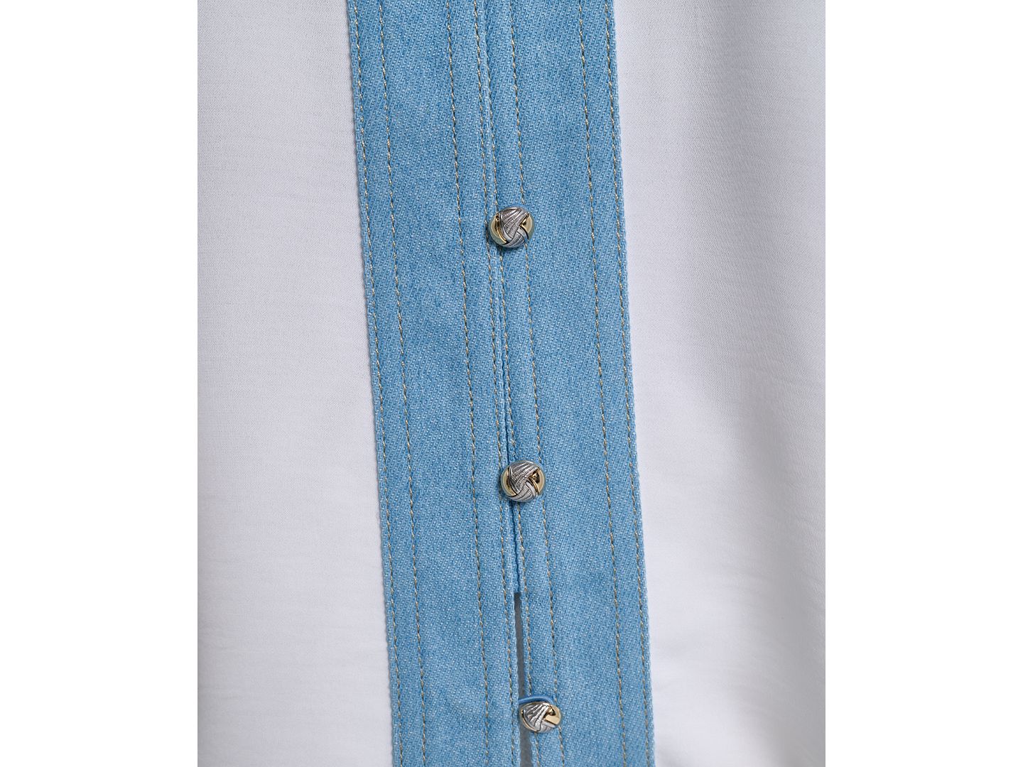 Женская блузка KARL LAGERFELD PARIS Petite Denim Collar Button-Front Blouse, цвет: Мягкий белый — фото 8