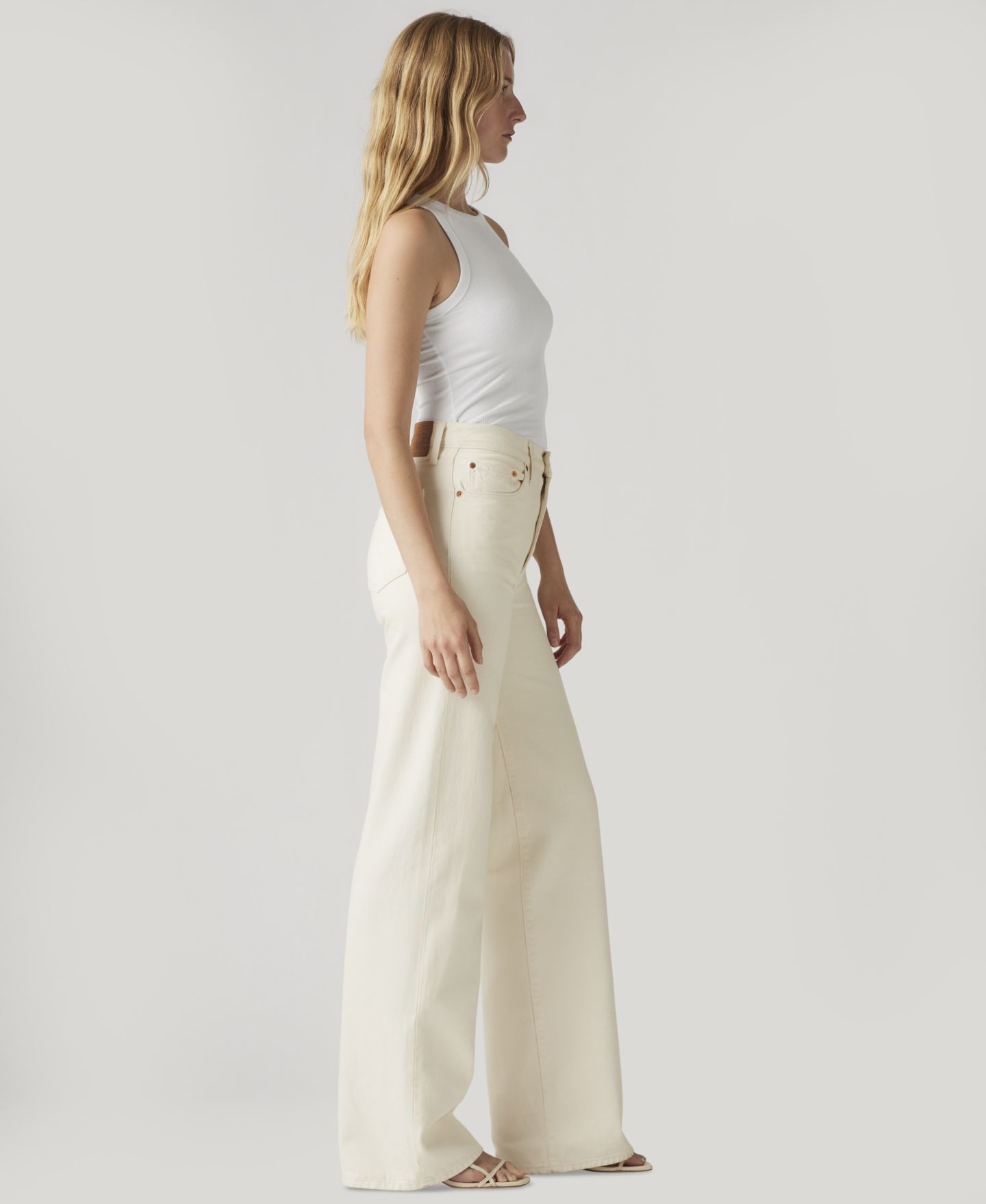 Женские джинсы Levi's Premium Ribcage Wide-Leg, цвет: Barely Freezing — фото 4