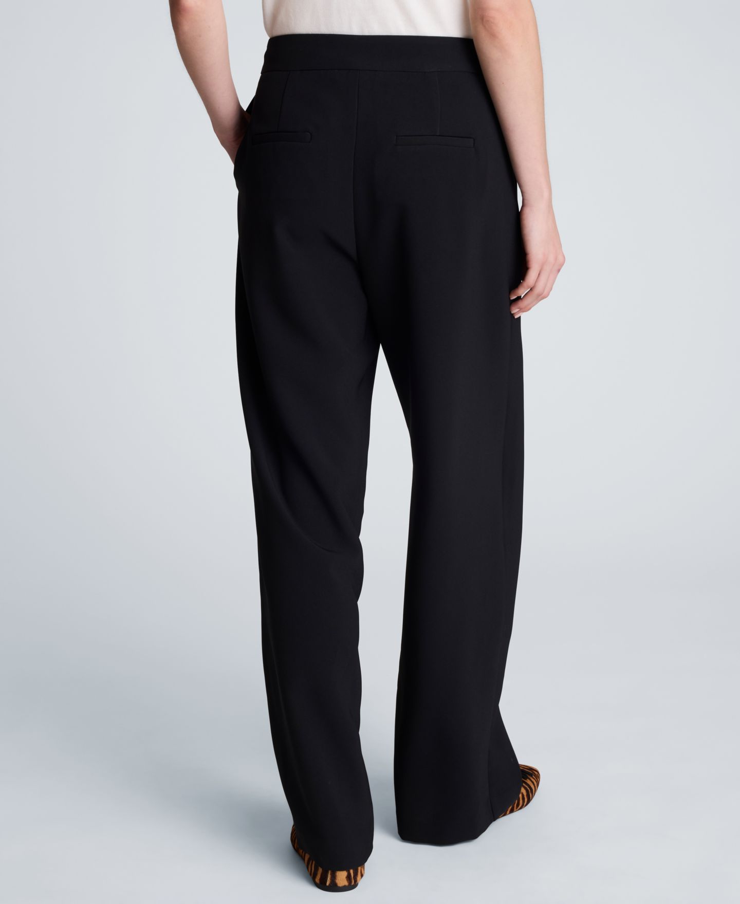 Женские брюки Kenneth Cole Luxe Twill Fly Front Asymmetrical Crossover, цвет: Чёрный — фото 5