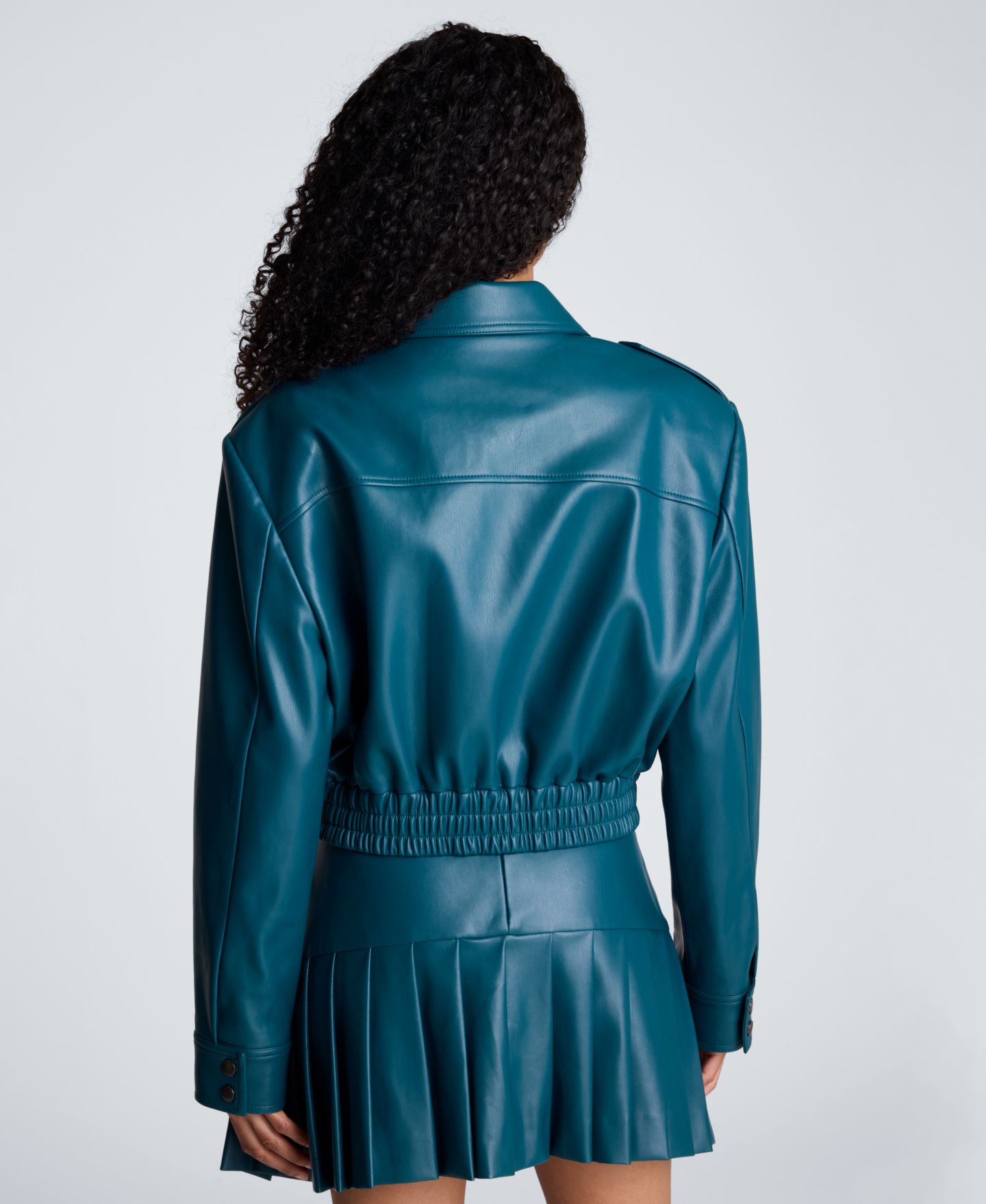 Женская куртка Kenneth Cole Cropped Faux Leather Bomber, цвет: Бирюзовый сумеречный — фото 5