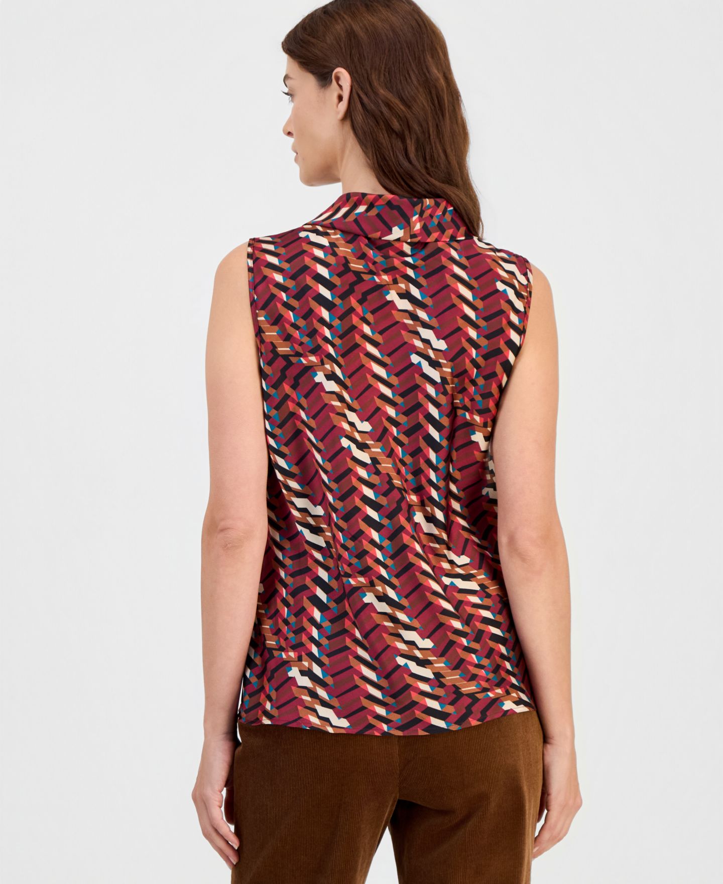 Женская блузка Tahari Plus Size Sailor Tie Sleeveless Geometric-Print, цвет: Клюквенный — фото 4