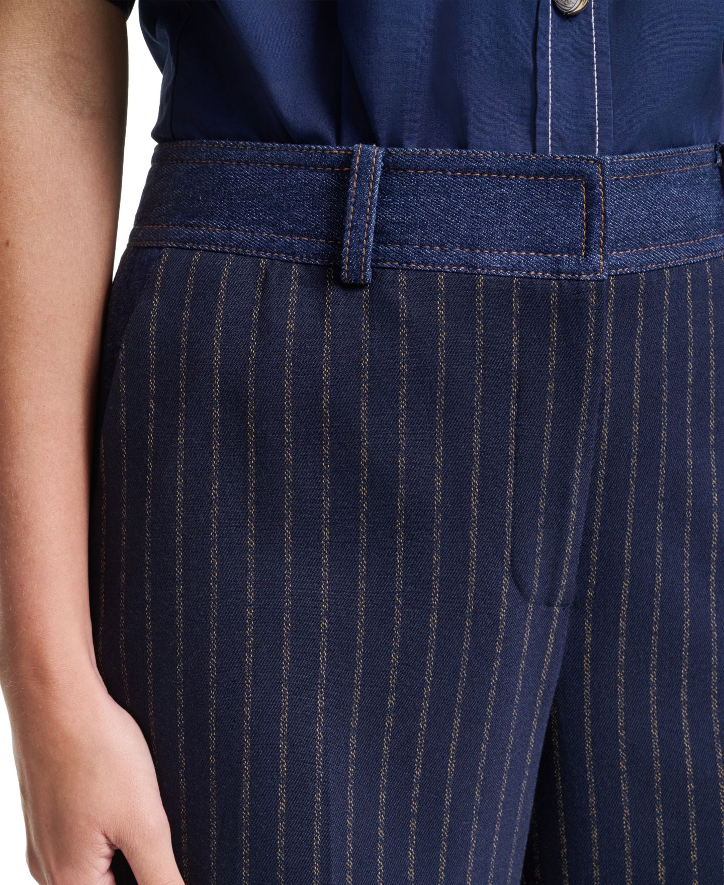 Женские брюки KARL LAGERFELD PARIS Striped Straight-Leg Denim Waistband, цвет: Тёмно-синий / Золотой — фото 6