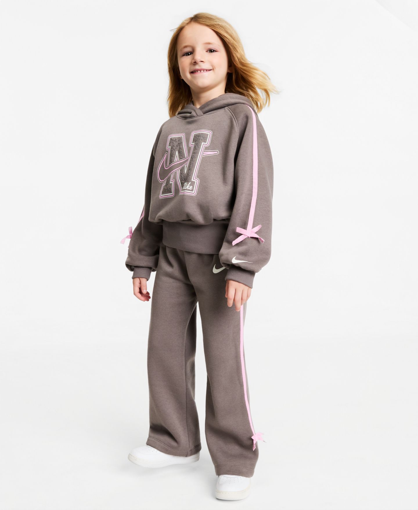 Худи Nike Bow-Detail Long-Sleeve Graphic для девочек, цвет: Серо-бежевый — фото 3
