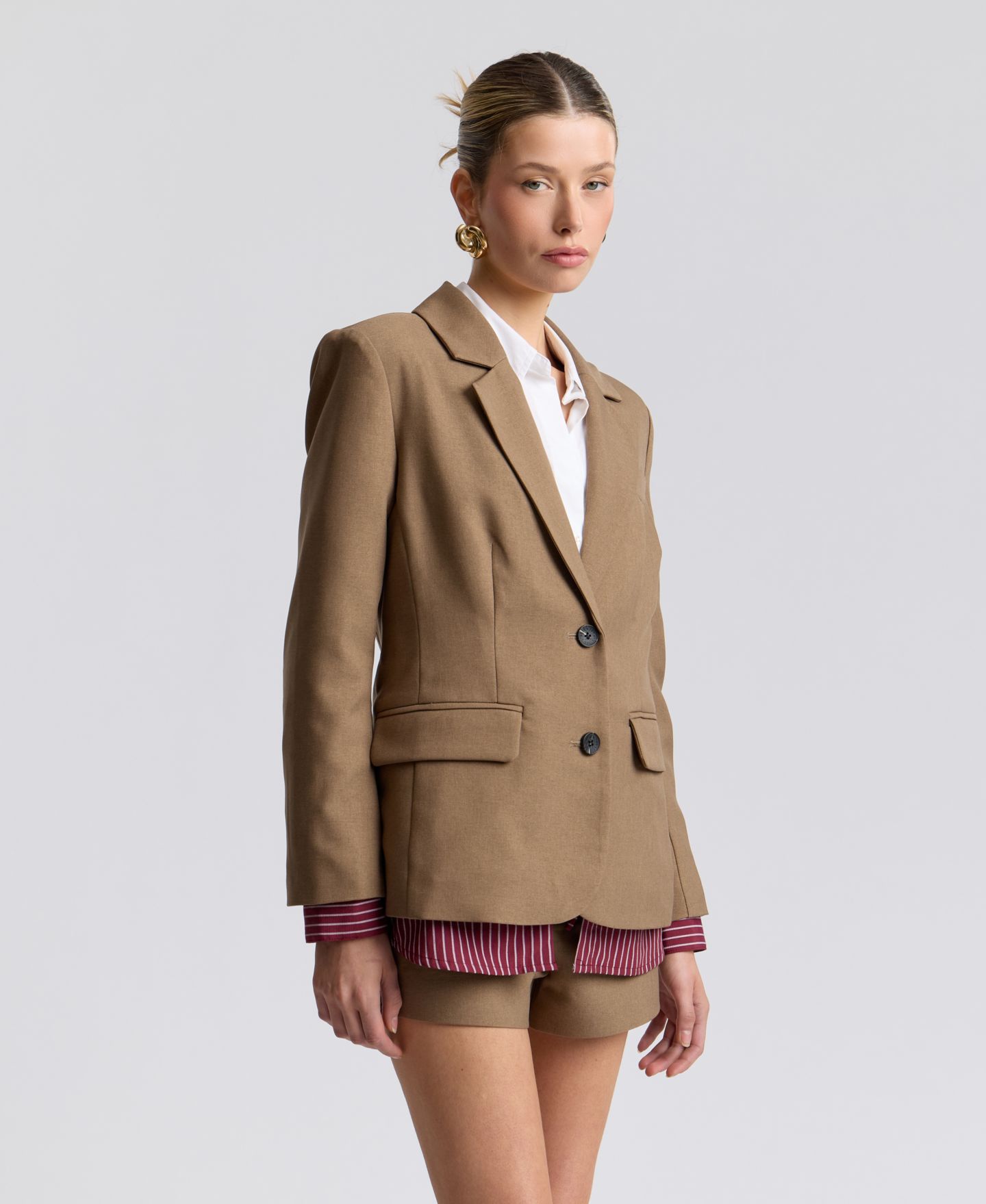 Женский пиджак Avec Les Filles Relaxed Notch Lapel Collar Blazer & Striped Shirt Insert, цвет: Тёмный овсяный / Бордовый — фото 3