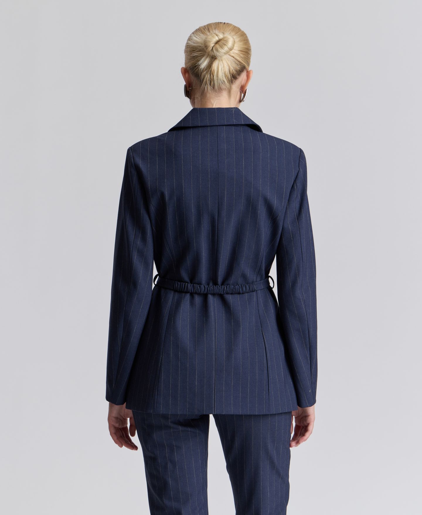 Женский пиджак Avec Les Filles Spread Collar Belted Blazer, цвет: Тёмно-синий / Белый — фото 5