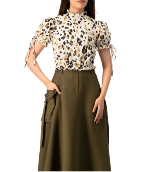 Женская блузка Ivonne Abstract Animal Print Crop Blouse, Puff Sleeve Ruffle Neck Top, цвет: Оливковый зелёный