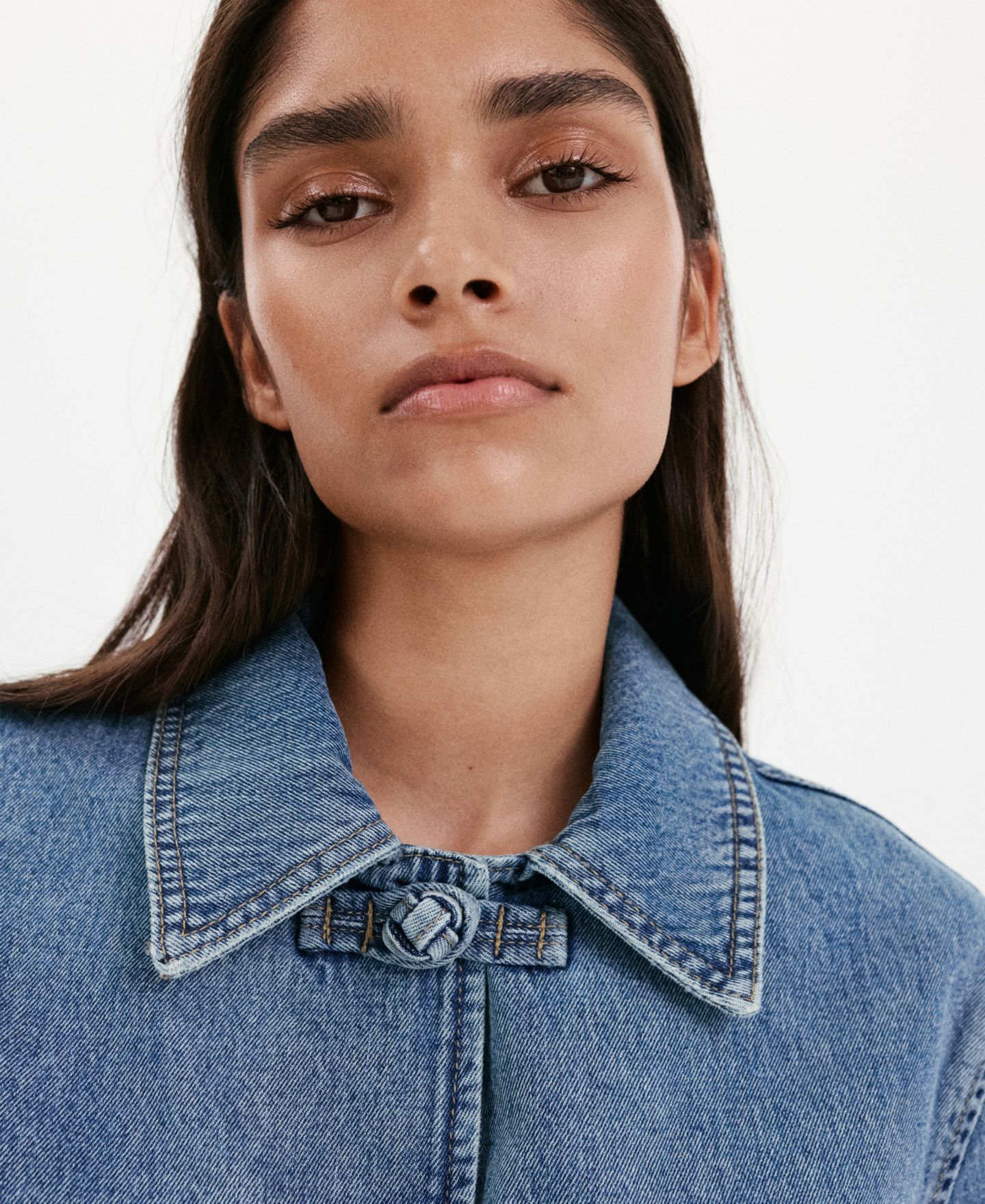 Женская куртка MANGO Toggle Detail Denim Jacket, цвет: Синий — фото 4