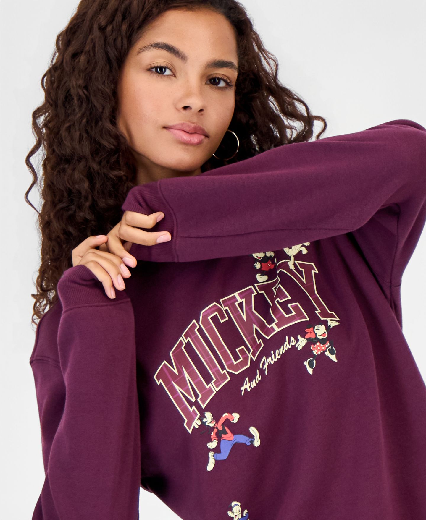 Женские толстовки Disney Juniors' Mickey & Friends Fleece Crewneck, цвет: Винный — фото 2