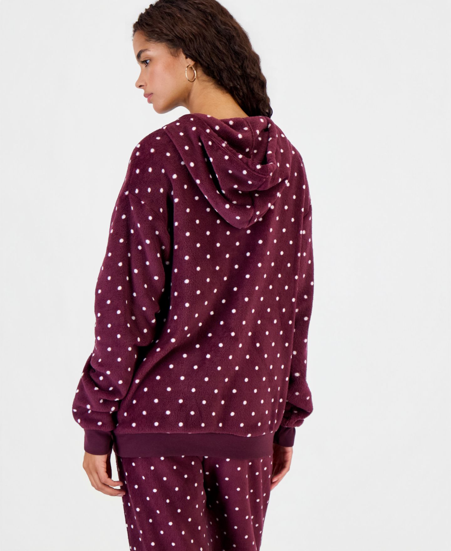 Женский свитер Disney Juniors' Minnie Woobie Graphic Polka-Dot Fleece Pullover, цвет: Винный — фото 3