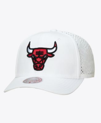 Men's White Chicago Bulls Perfect Lightweight Pro Crown Snapback Hat