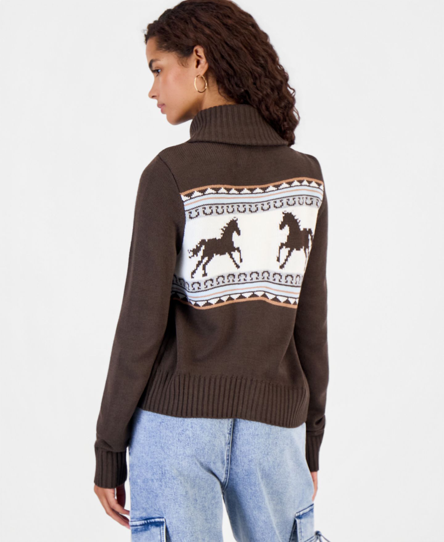 Женский свитер Hooked Up by IOT Juniors' Double-Zip Collared Horse Motif, цвет: Шоколадный коричневый — фото 2