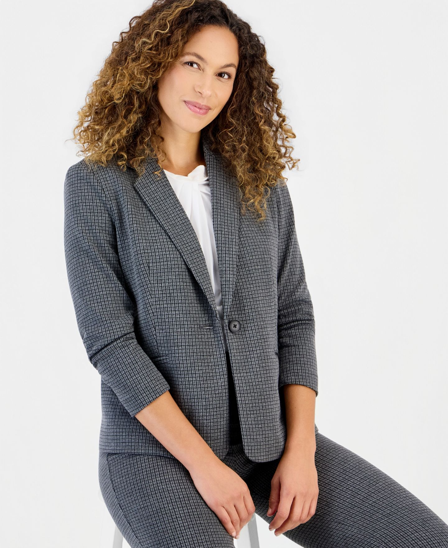 Женский пиджак Anne Klein Essentials Petite Scrunch-Sleeve Notch-Collar Blazer, цвет: Меланжевый серый разноцветный — фото 4
