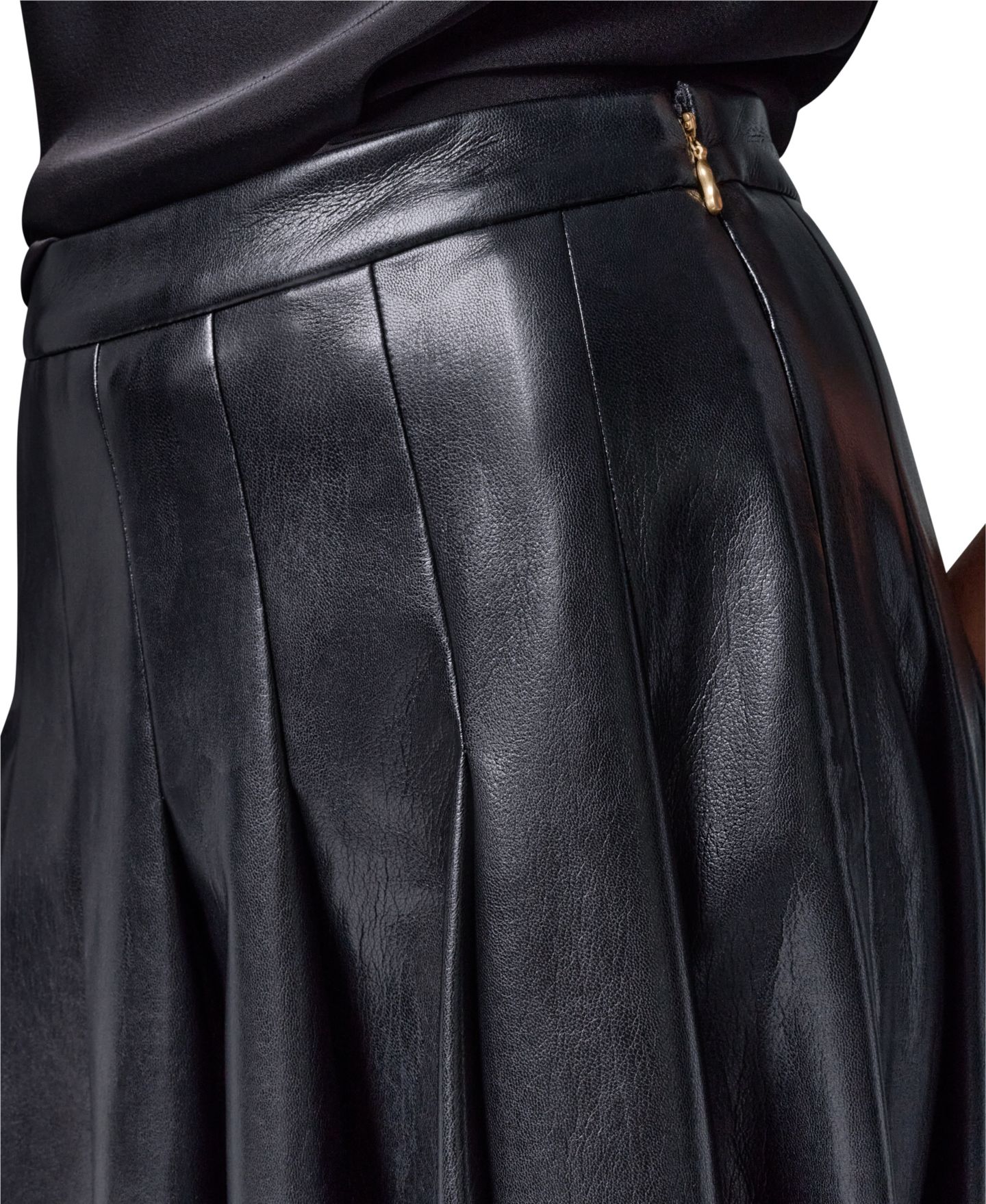 Женская юбка Donna Karan New York Pleated Faux Leather Midi, цвет: Чёрный — фото 4