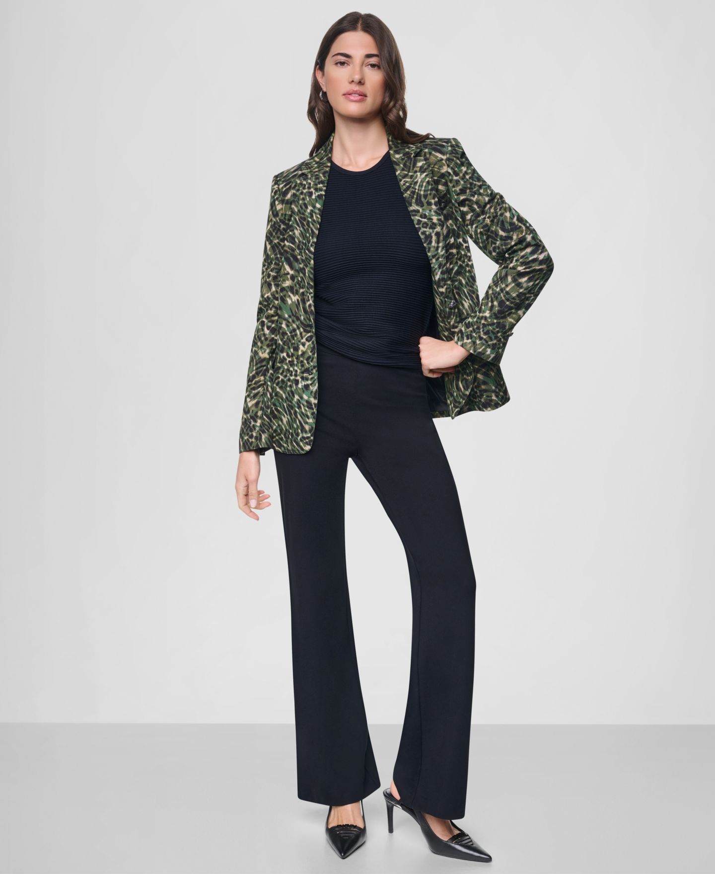 Женская куртка DKNY Two-Button Collared & Flap Pockets, цвет: Тёмно-зелёный леопардовый — фото 2