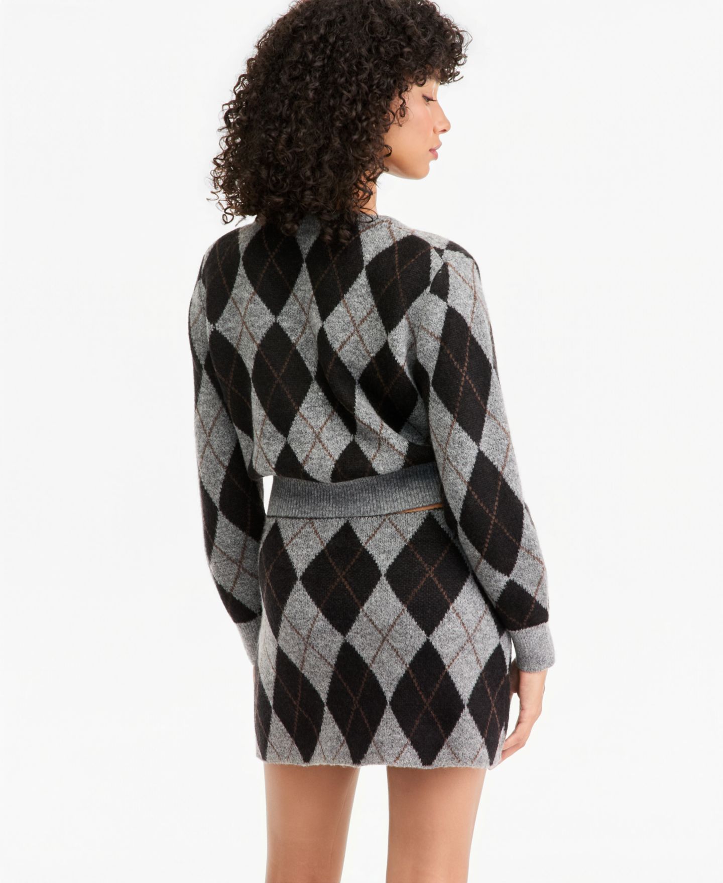 Женский кардиган Bar III Argyle Cropped V-Neck, цвет: Серый комбинированный — фото 2