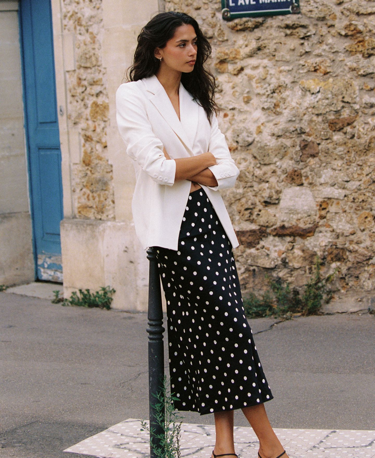 Женская юбка French Connection Ennis Satin Polka Dot Pull-On Midi, цвет: Чёрный / Белый — фото 2