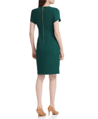 calvin klein green dress Women's Work Dresses Casual dresses Make a bold statement in this sleeveless womens sheath dress from Calvin Klein Green dress Calvin Klein M