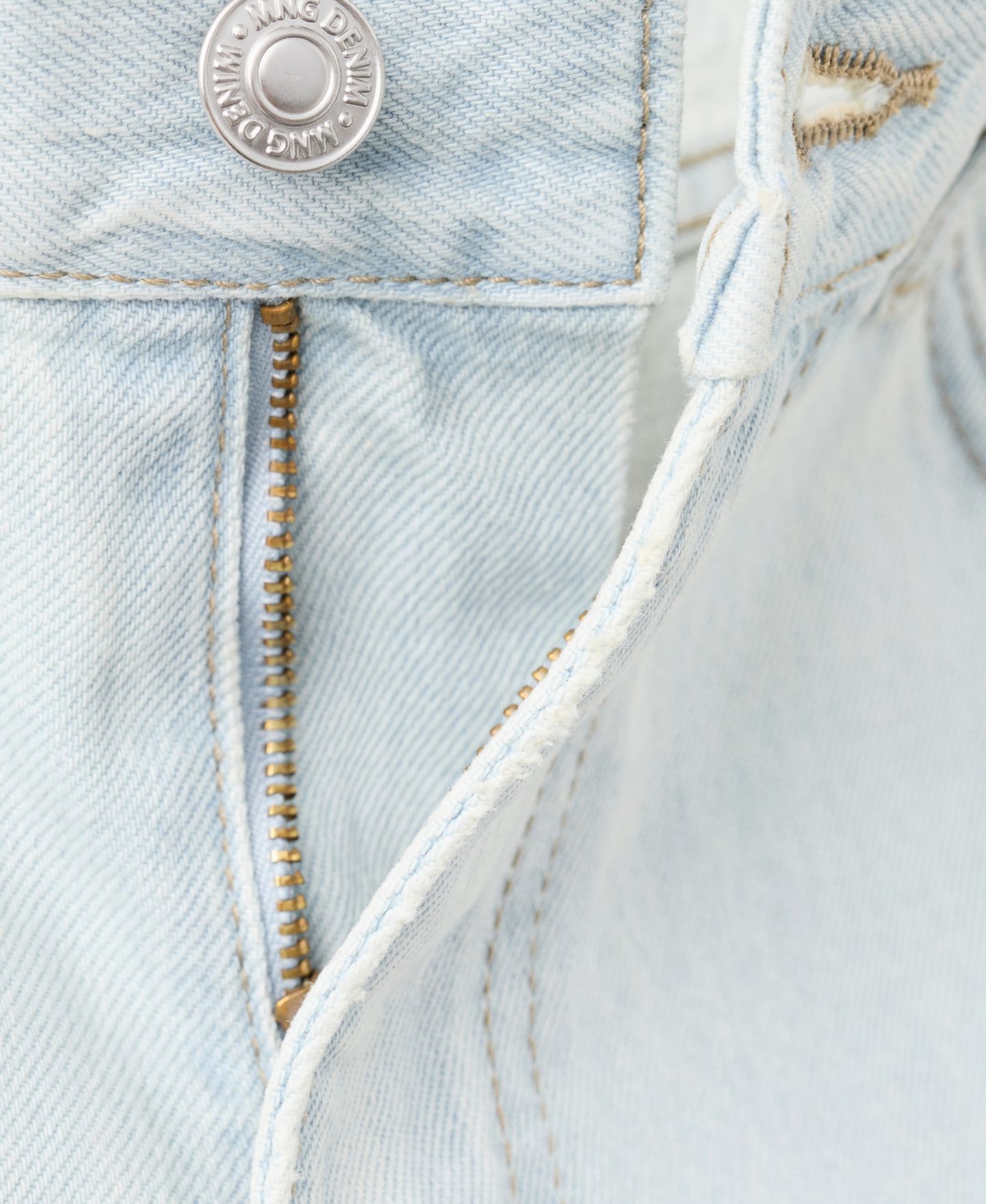 Мужские шорты MANGO Straight-Fit Denim 8.86" Bermuda, цвет: Выбеленный синий — фото 3