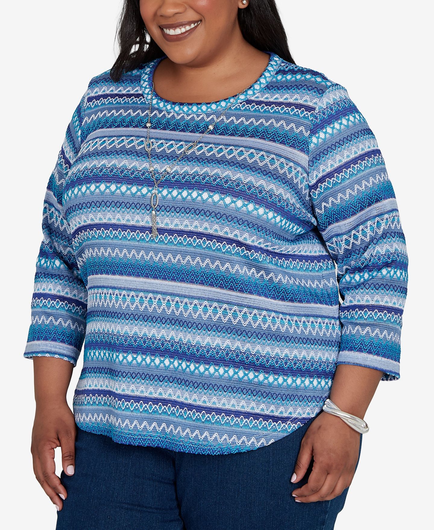 Женский топ Alfred Dunner Plus Size Classic Textured Stripe Knit with Necklace, цвет: Синий — фото 2