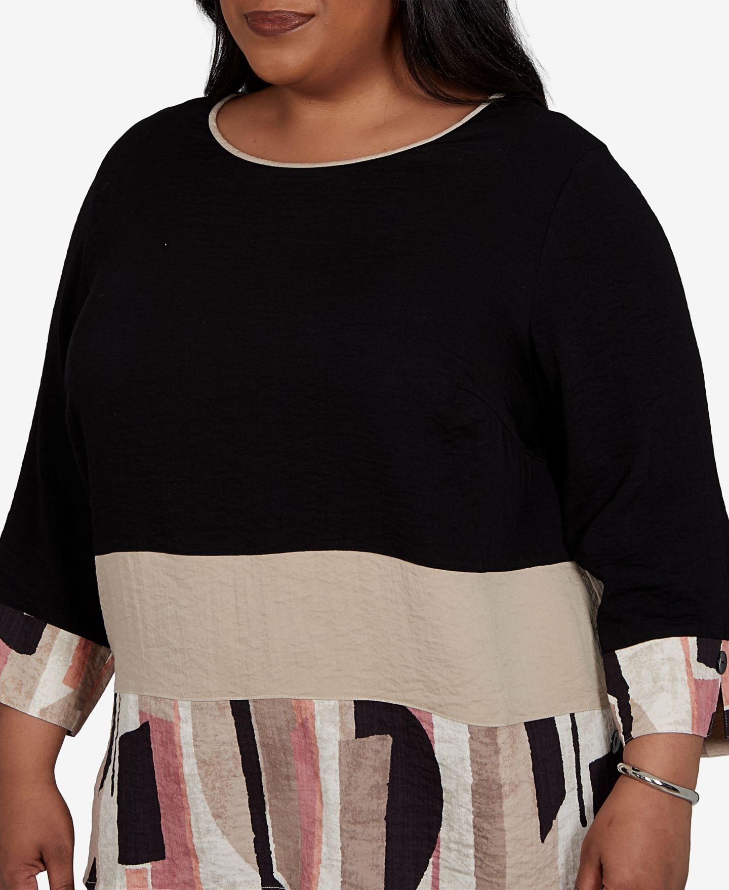 Женская блузка Alfred Dunner Plus Size Travel Advisory Spliced Patchwork 3/4-Sleeve, цвет: Нейтральный разноцветный — фото 4