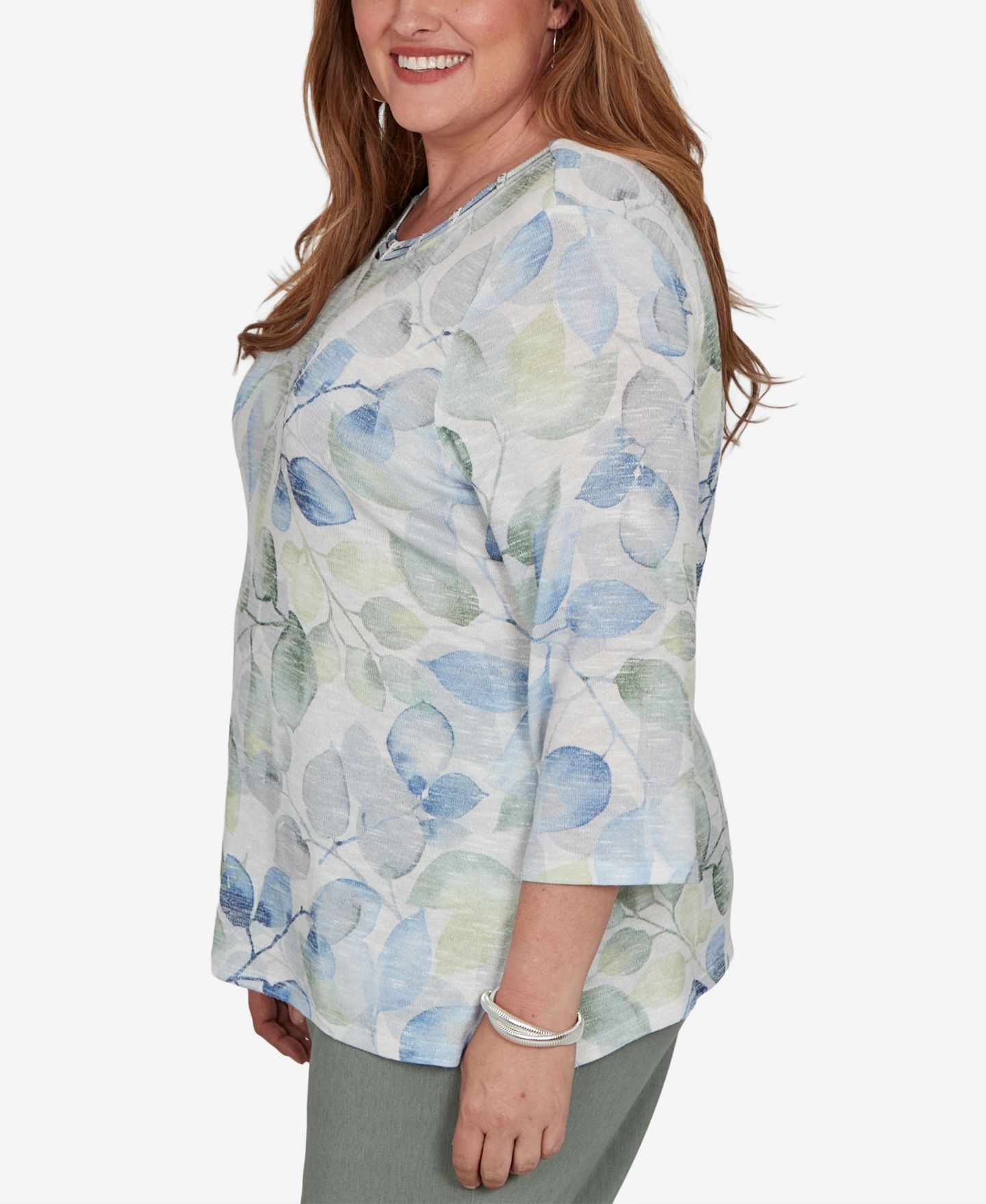 Женская футболка Alfred Dunner Plus Size Provence 3/4-Sleeve Watercolor Leaf Print, цвет: Синий разноцветный — фото 3