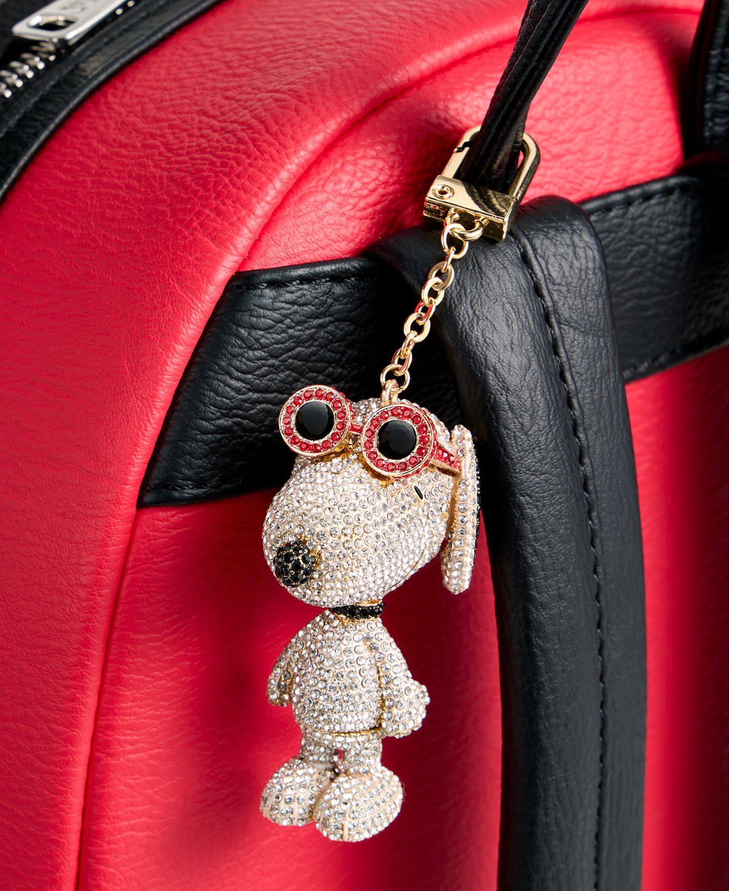 Женские брелоки BaubleBar Peanuts Macy's 100th Thanksgiving Day Parade Snoopy 3D Crystal-Set Bag Charm — фото 2