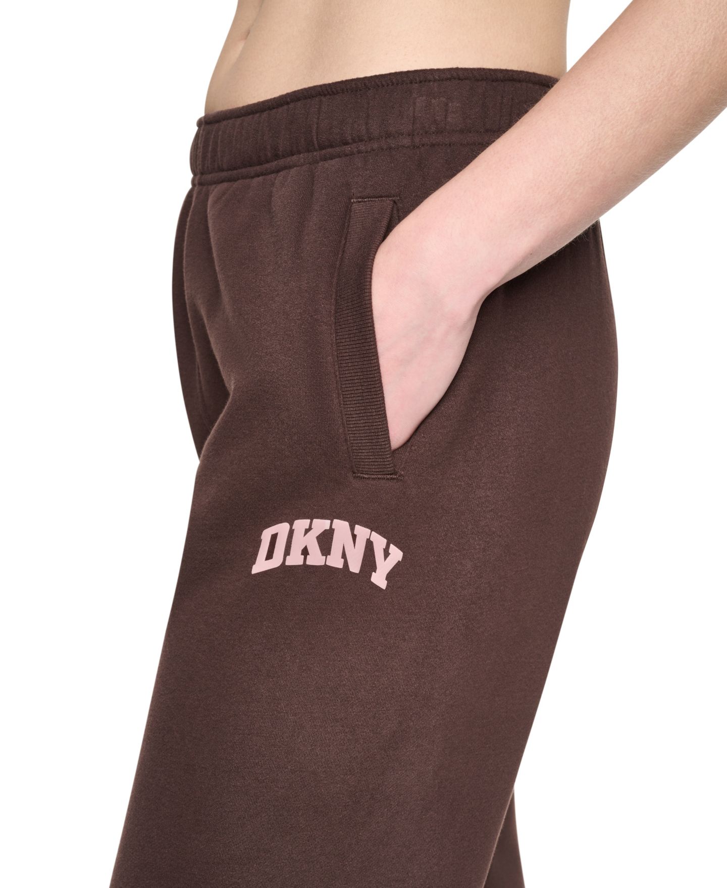 Женские брюки DKNY Sport Mini Puff Varsity Logo Mid-Rise Pull-On, цвет: Тёмно-коричневый / Пудровый розовый — фото 4