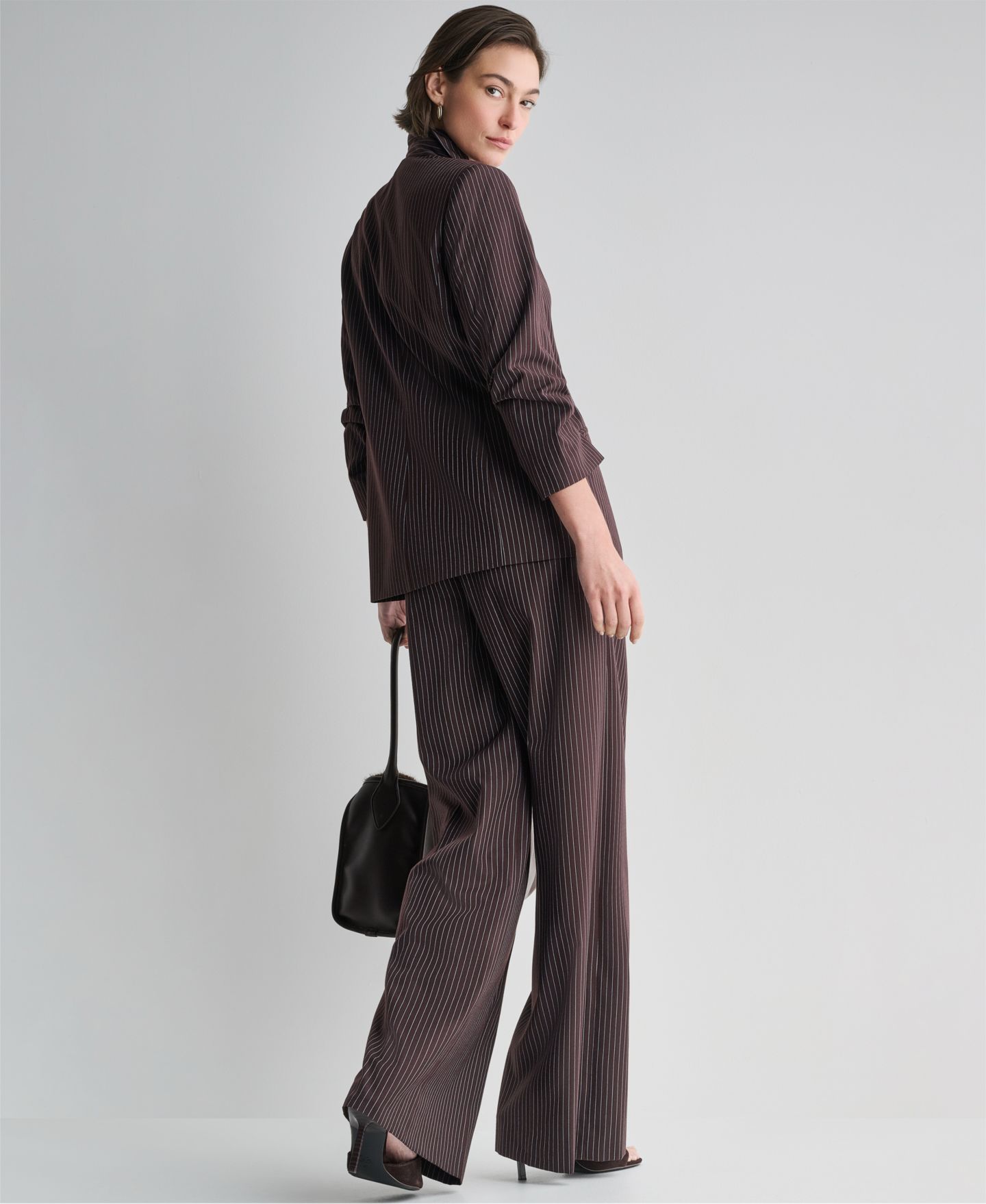 Женский пиджак BCBG Double-Breasted Pinstripe Blazer, цвет: Трюфельный чёрный — фото 6