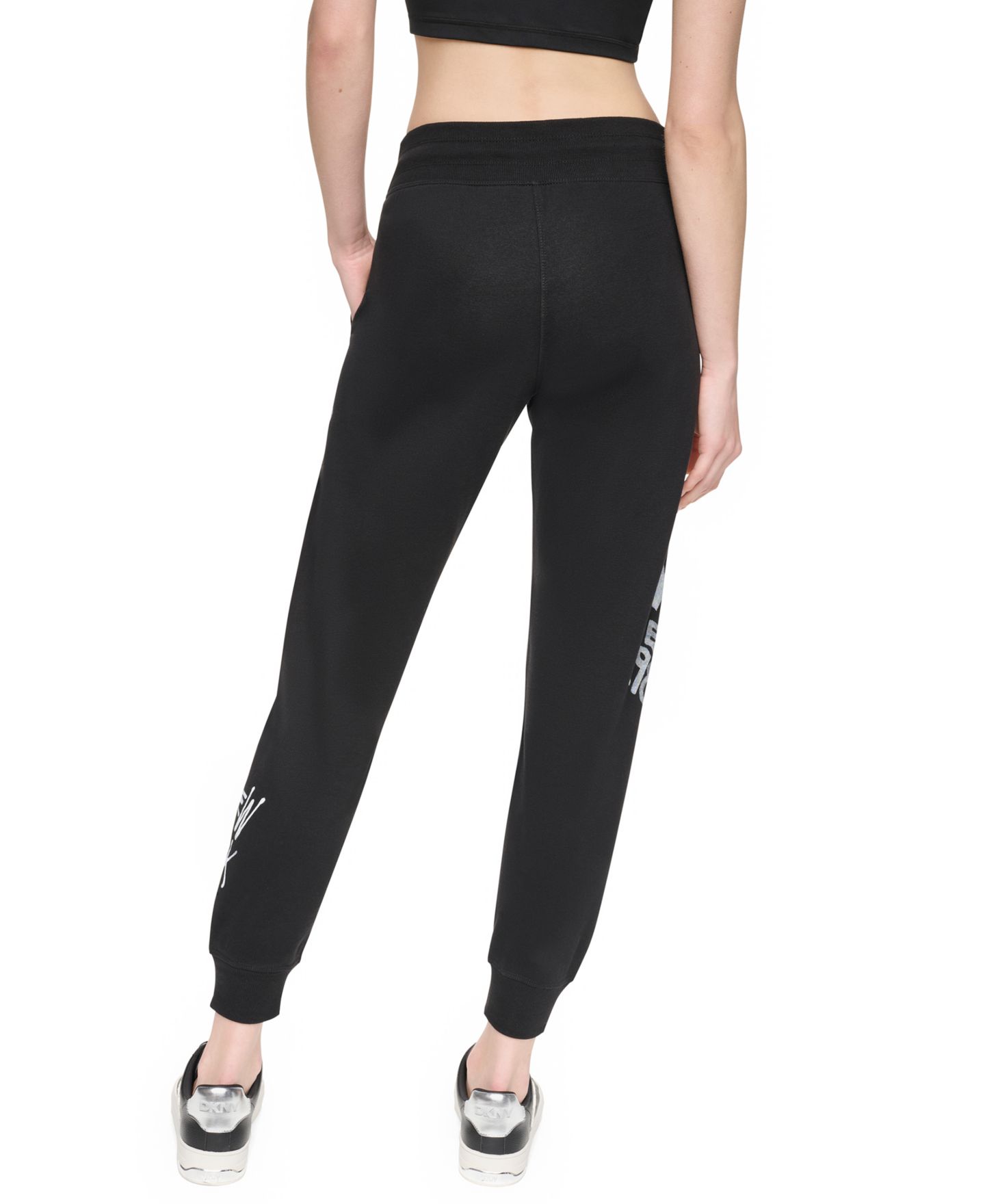 Женские брюки DKNY Sport Graffiti Logo Mid-Rise Rib Waist Cuffed, цвет: Чёрный — фото 5