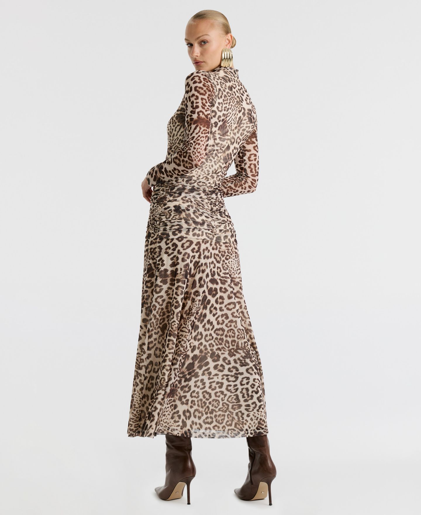 Женское платье Bardot Lea Long-Sleeve Ruched Midi, цвет: Леопардовый — фото 5