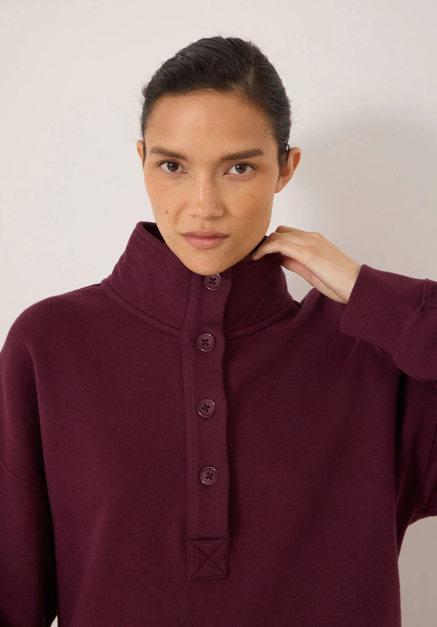 Женские толстовки Hush Hendrix Funnel-Neck Half-Placket, цвет: Бордовый красный — фото 4