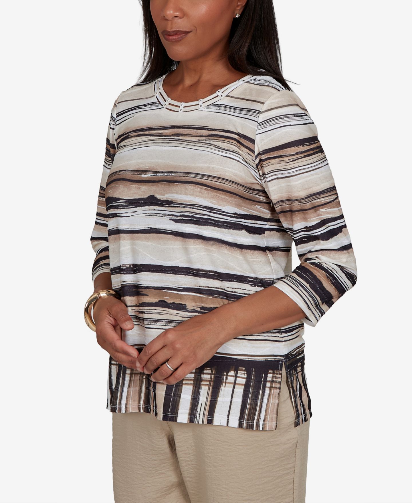 Женский топ Alfred Dunner Petite Travel Advisory Scratched Stripes 3/4-Sleeve Striped Knit, цвет: Нейтральный разноцветный — фото 2