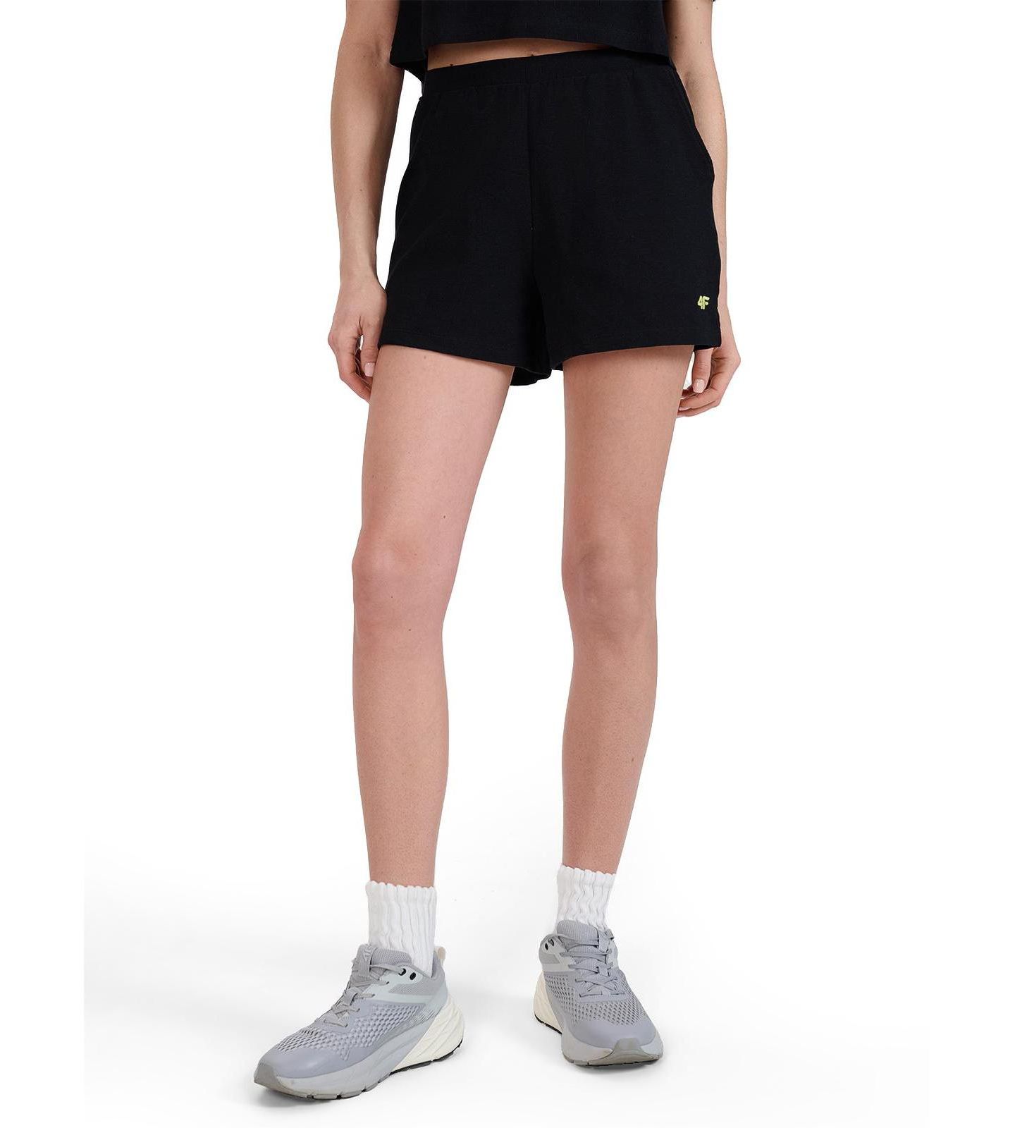 Женские шорты 4F Waffle Knit Short Sweatpants Regular Fit, цвет: Глубокий чёрный — фото 1