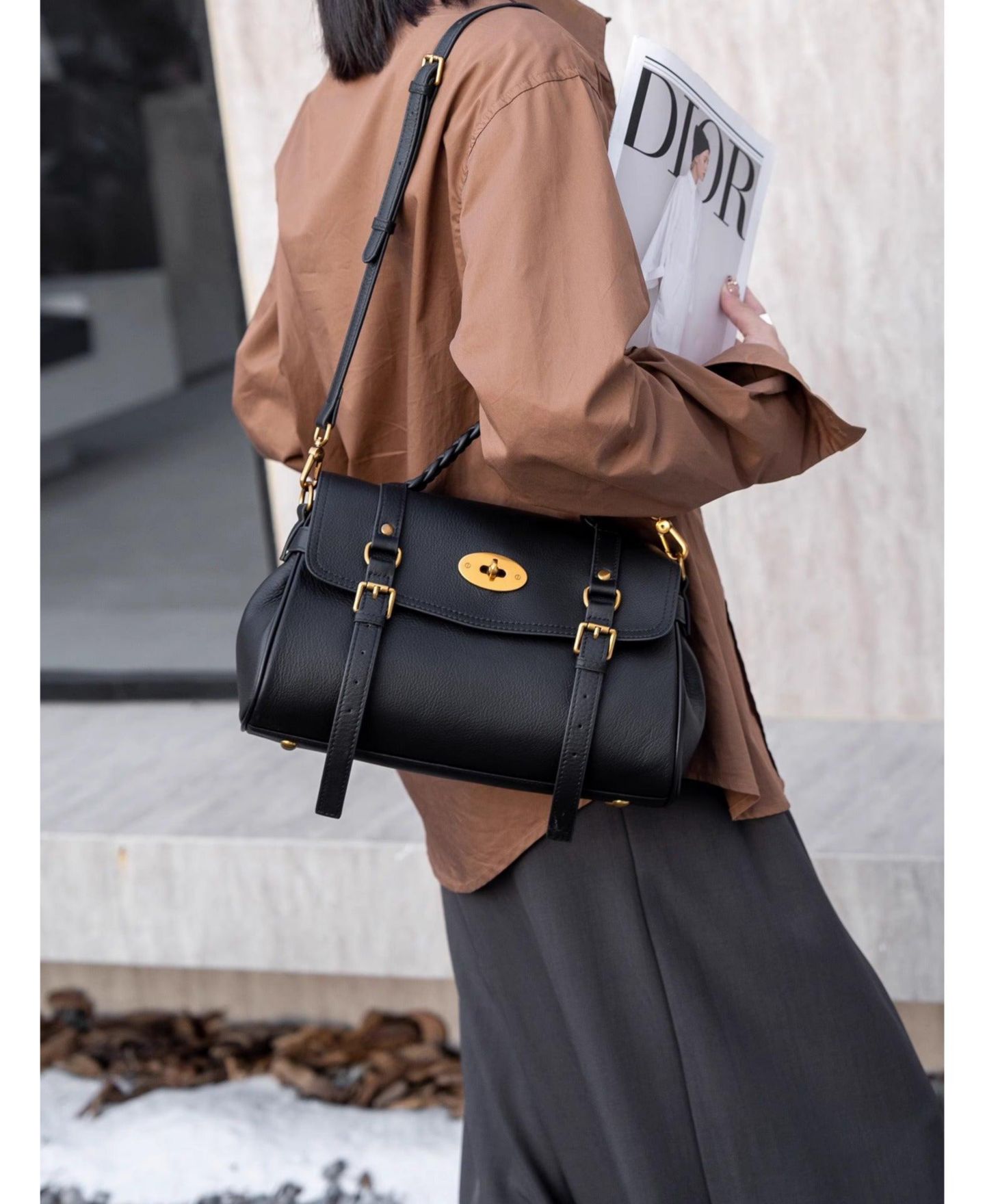 Женская сумка SUSU Lore Genuine Leather Heritage Satchel, Top Handle Crossbody Shoulder Purse, Turn Lock Flap Messenger Work Handbag, цвет: Чёрный / Оникс чёрный — фото 4