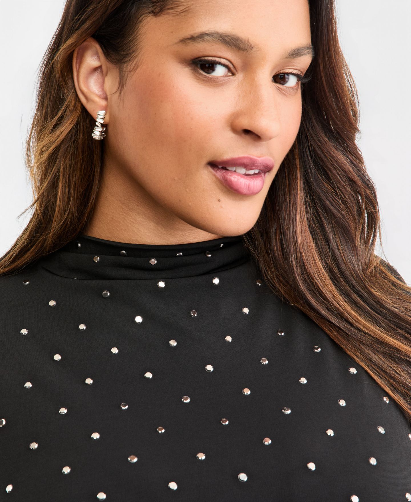 Женская блузка I.N.C. International Concepts Plus Size Long-Sleeve Embellished High Neck, цвет: Глубокий чёрный — фото 2