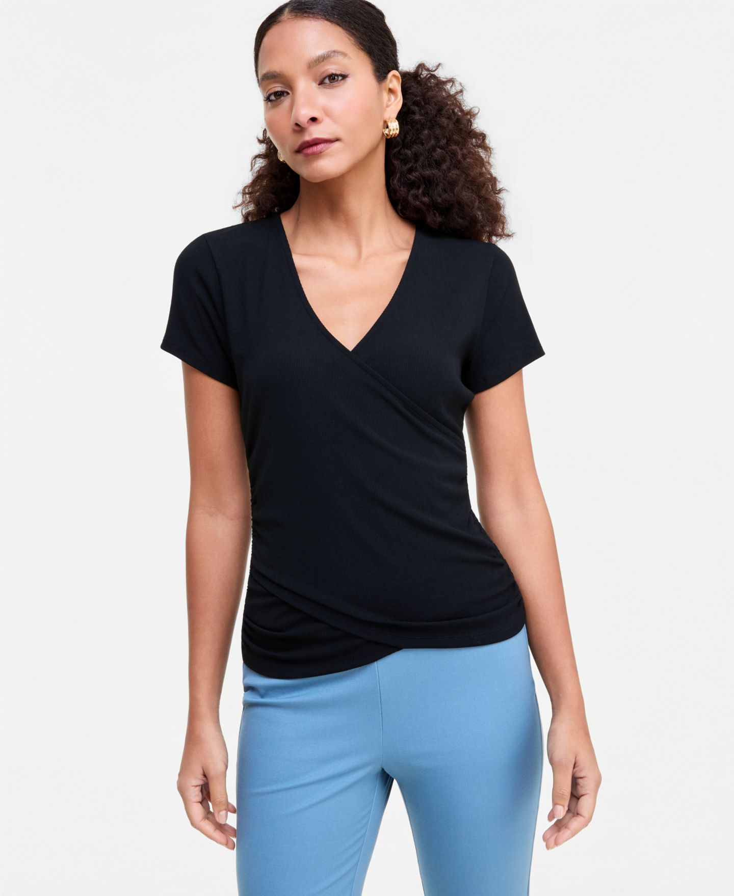 Женская футболка I.N.C. International Concepts Short Sleeve Rib Knit Faux Wrap, цвет: Глубокий чёрный — фото 1