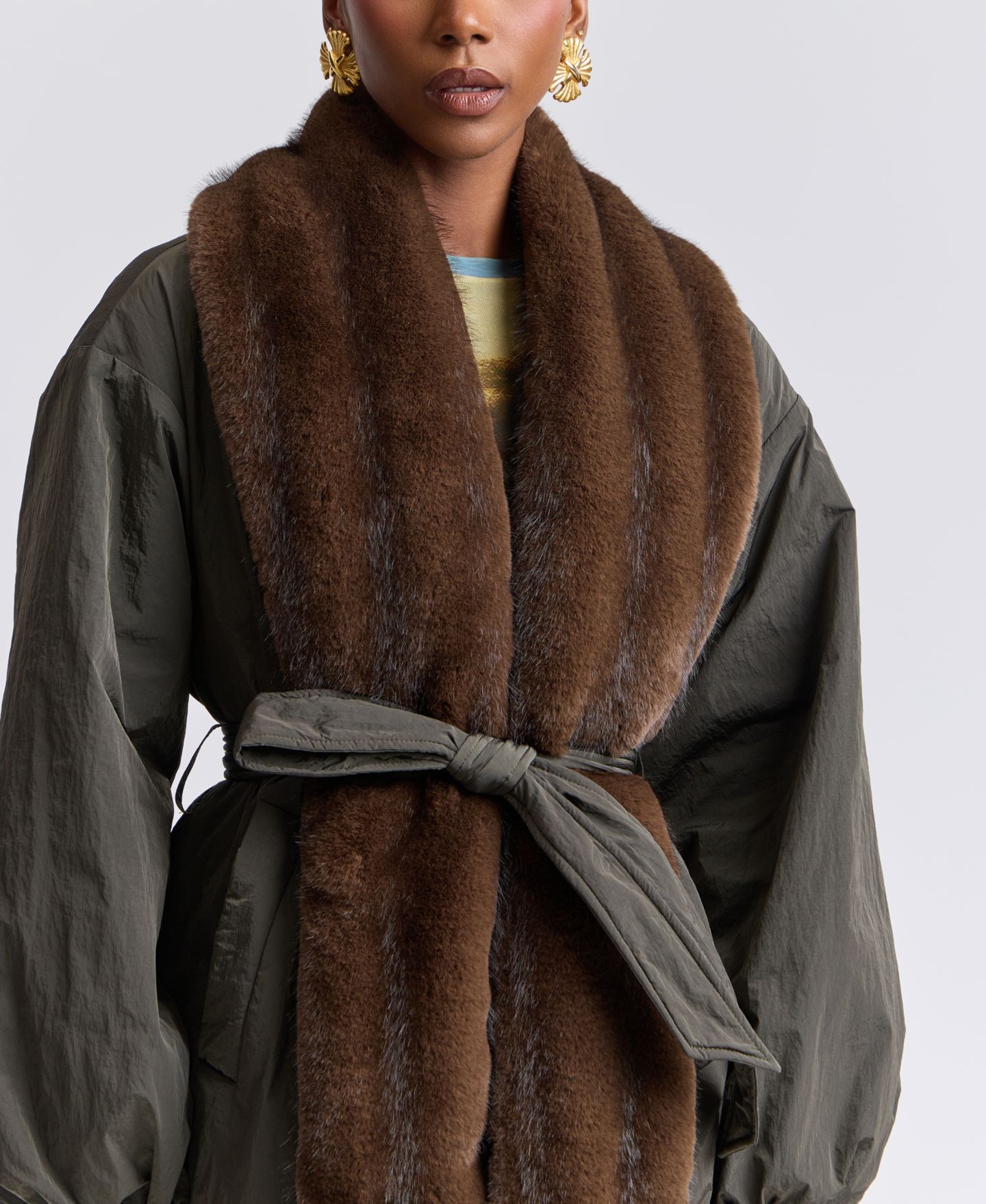 Женская куртка Avec Les Filles Belted Faux-Fur-Trim Shawl Collar Puffer, цвет: Тёмно-зелёный норковый — фото 7